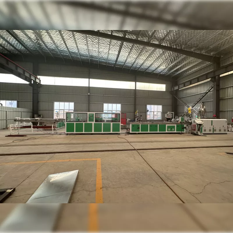 هل تعتبر معدات إنتاج الأرضيات ذات البثق المشترك PVC في الهواء الطلق موضع تركيز كبير في الصناعة الحالية؟